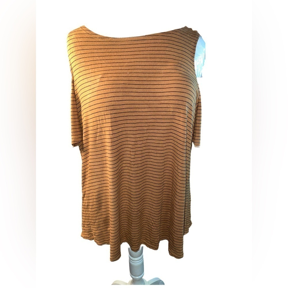 Maurices 24/7 Cold Shoulder Sleeve Carbel Color with Back Ties Form a Back V XXL